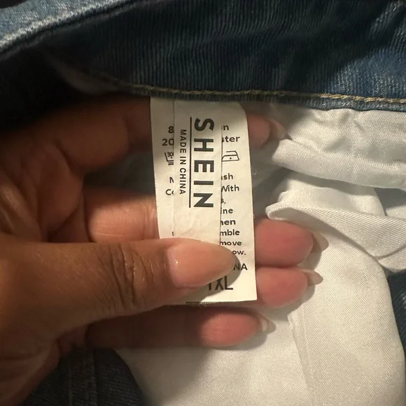 SHEIN Women’s Denim Jean Shorts – Casual Cutoff Shorts - Picture 2 of 5